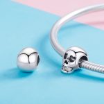 Ezüst charm, koponya