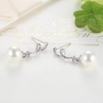 Ezüst fülbevaló gyönggyel, vintage stílusban