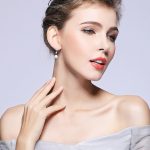 Ezüst fülbevaló gyönggyel, vintage stílusban