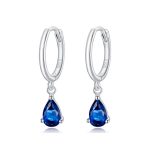 Ezüst fülbevaló csepp alakú kristállyal, kék