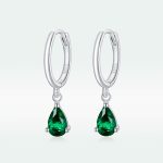 Ezüst fülbevaló csepp alakú kristállyal, zöld
