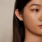 Ezüst fülbevaló színes szívekkel