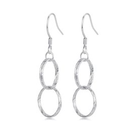 Ezüst fülbevaló karikákkal
