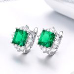 Ezüst fülbevaló zöld kristállyal