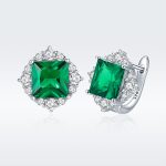 Ezüst fülbevaló zöld kristállyal