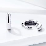 Ezüst karikafülbevaló modern stílusban