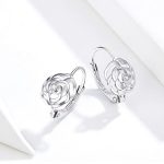 Ezüst fülbevaló, rózsa