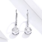 Ezüst fülbevaló fehér kristállyal