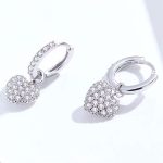 Ezüst fülbevaló kristályos szívvel