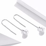 Ezüst fülbevaló fehér gyönggyel