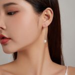 Ezüst fülbevaló fehér gyönggyel