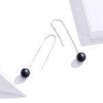 Ezüst fülbevaló achátgyönggyel, fekete