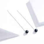 Ezüst fülbevaló achátgyönggyel, fekete