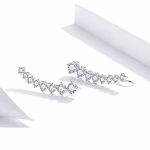 Ezüst fülbevaló ragyogó kristályokkal