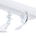 Ezüst fülbevaló opálgyöngyökkel