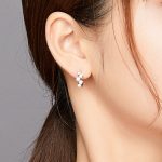 Ezüst fülbevaló opálgyöngyökkel