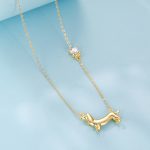 Ezüst nyaklánc tacskómedállal, aranyozott