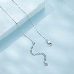 Ezüst női nyaklánc geometrikus medállal