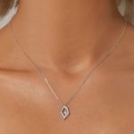 Ezüst női nyaklánc geometrikus medállal