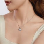 Ezüst női nyaklánc szívmedállal