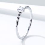 Ezüstgyűrű kristállyal, 8-as méret