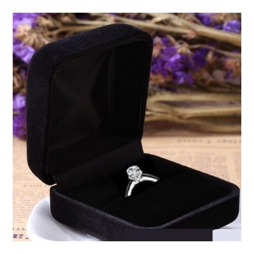 Čierna, plastová šperkovnica 5,3x5,8cm