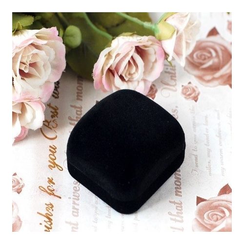 Čierna, plastová šperkovnica