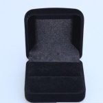 Čierna, plastová šperkovnica 5,3x5,8cm